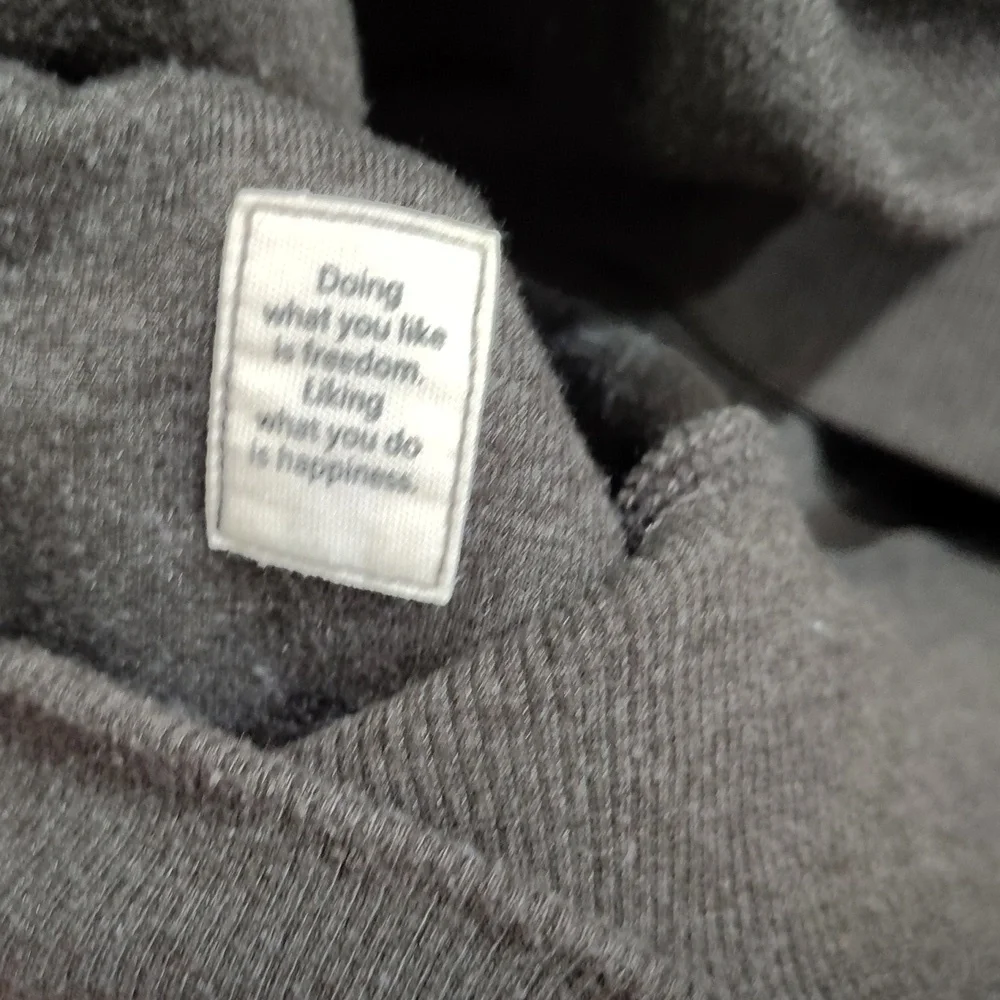 Vuori Jeffreys pullover. Oregano Heather Size M. - Picture 6 of 8